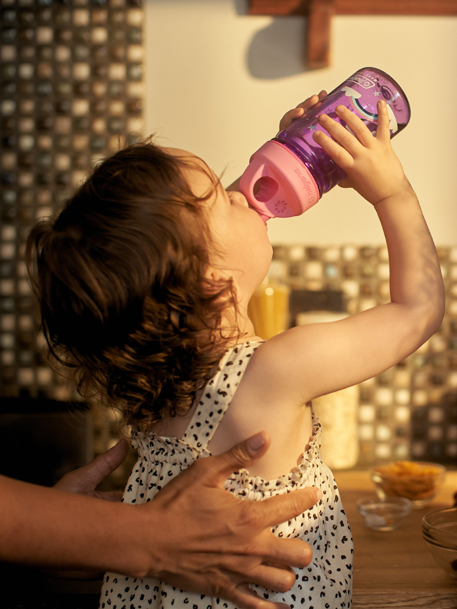 Nalgene Vertical_0001_Layer 3