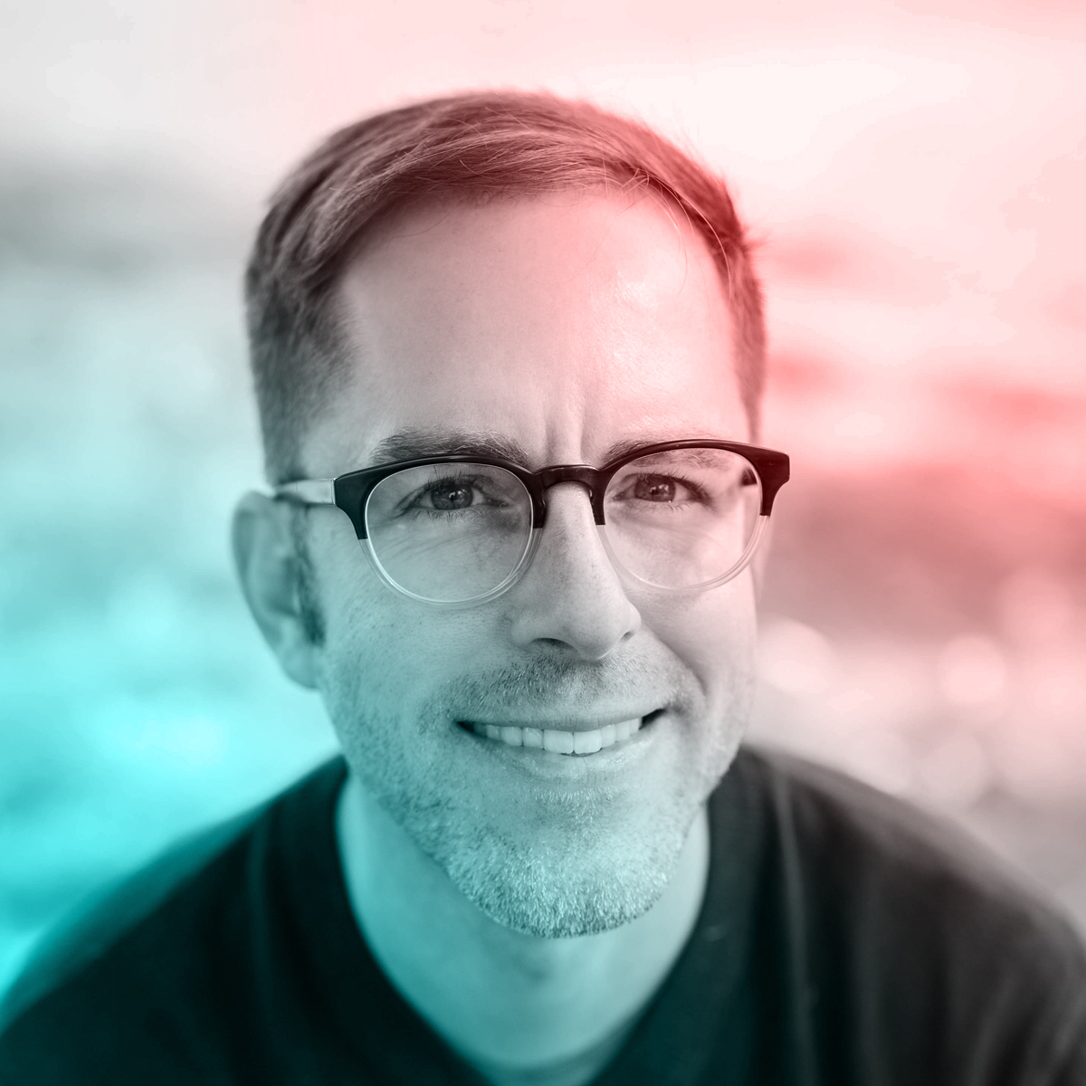 Travis Bragg Headshot B Gradient 1200x1200